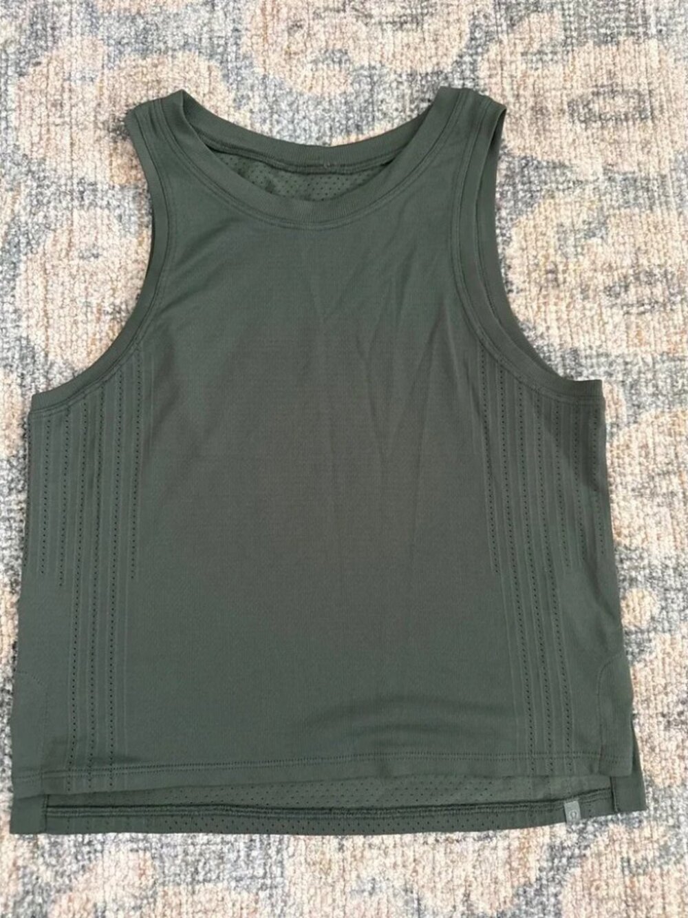 Lululemon Train to Be Tank Top In Smoked Spruce Size 4 Pristine Condition